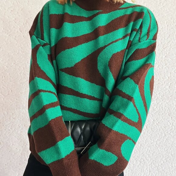 Zebra Print Round Neck Sweater - Picture 6 of 16